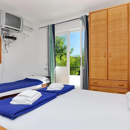 Triple Uvala Pokrivenik 2069l Guest house Split