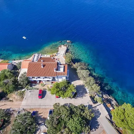 Guest house Triple Uvala Pokrivenik 2069l 3*